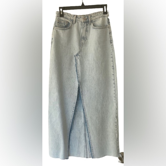 Zara maxi light wash denim skirt - Picture 3 of 13